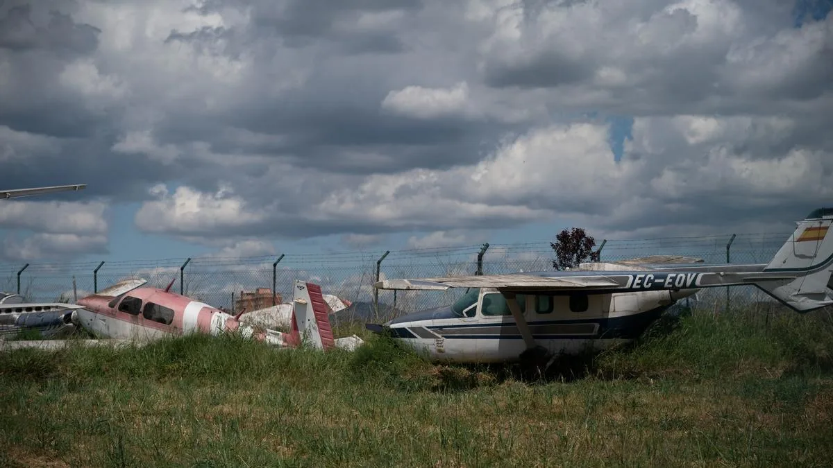 AENA registra 87 aeronaves abandonadas en aeropuertos españoles y anuncia subastas públicas