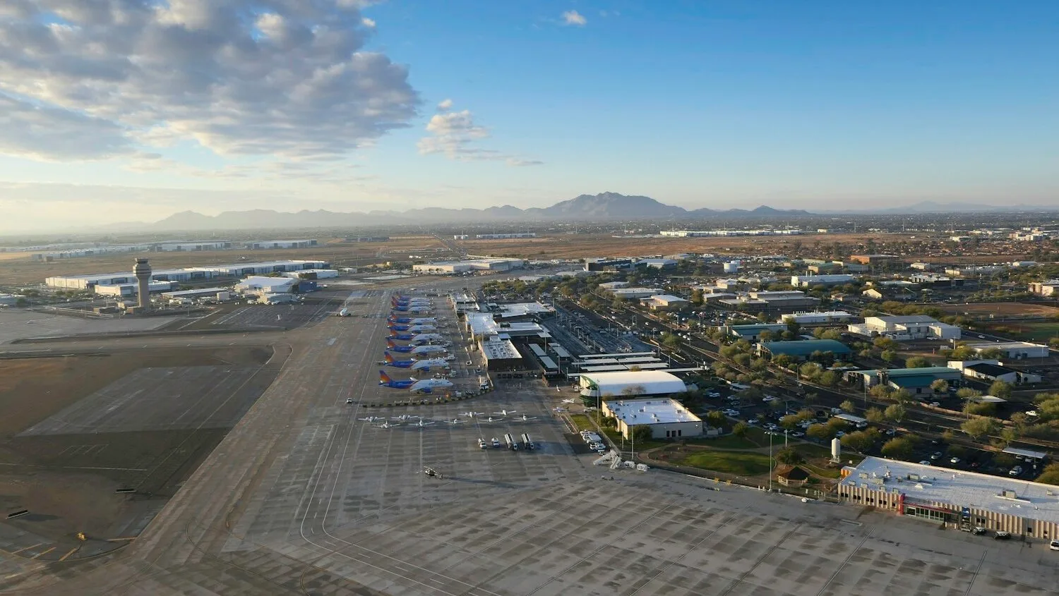FAA selecciona Mesa Gateway para programa piloto de formación en control aéreo