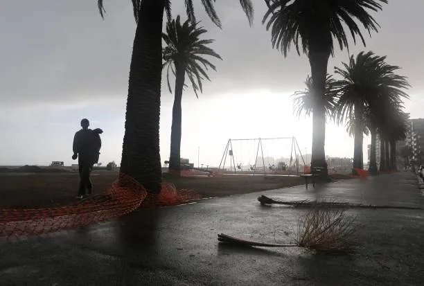 Condiciones climáticas extremas afectan vuelos en el aeropuerto de Ciudad del Cabo