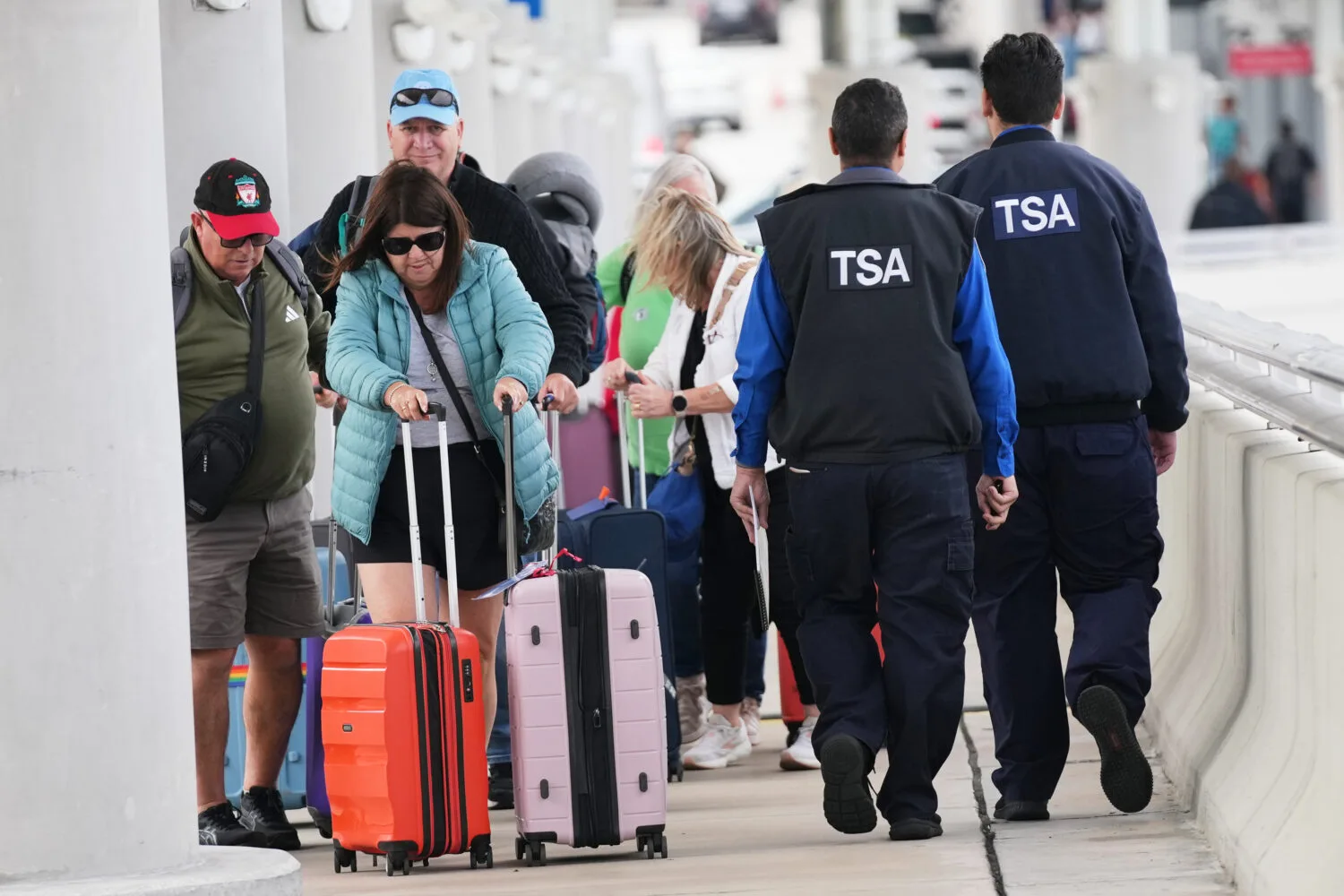 Debate en el Congreso busca modernizar la TSA y revalúa privatización de controles aeroportuarios