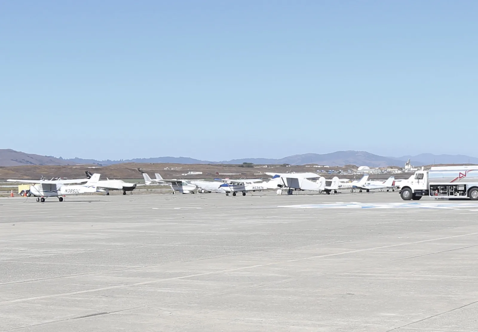 El aeropuerto municipal de Hollister aporta más de 40 millones de dólares a la economía local en 2024