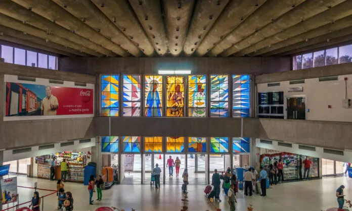 Evaluan aeropuertos venezolanos para ampliar vuelos directos con Estados Unidos