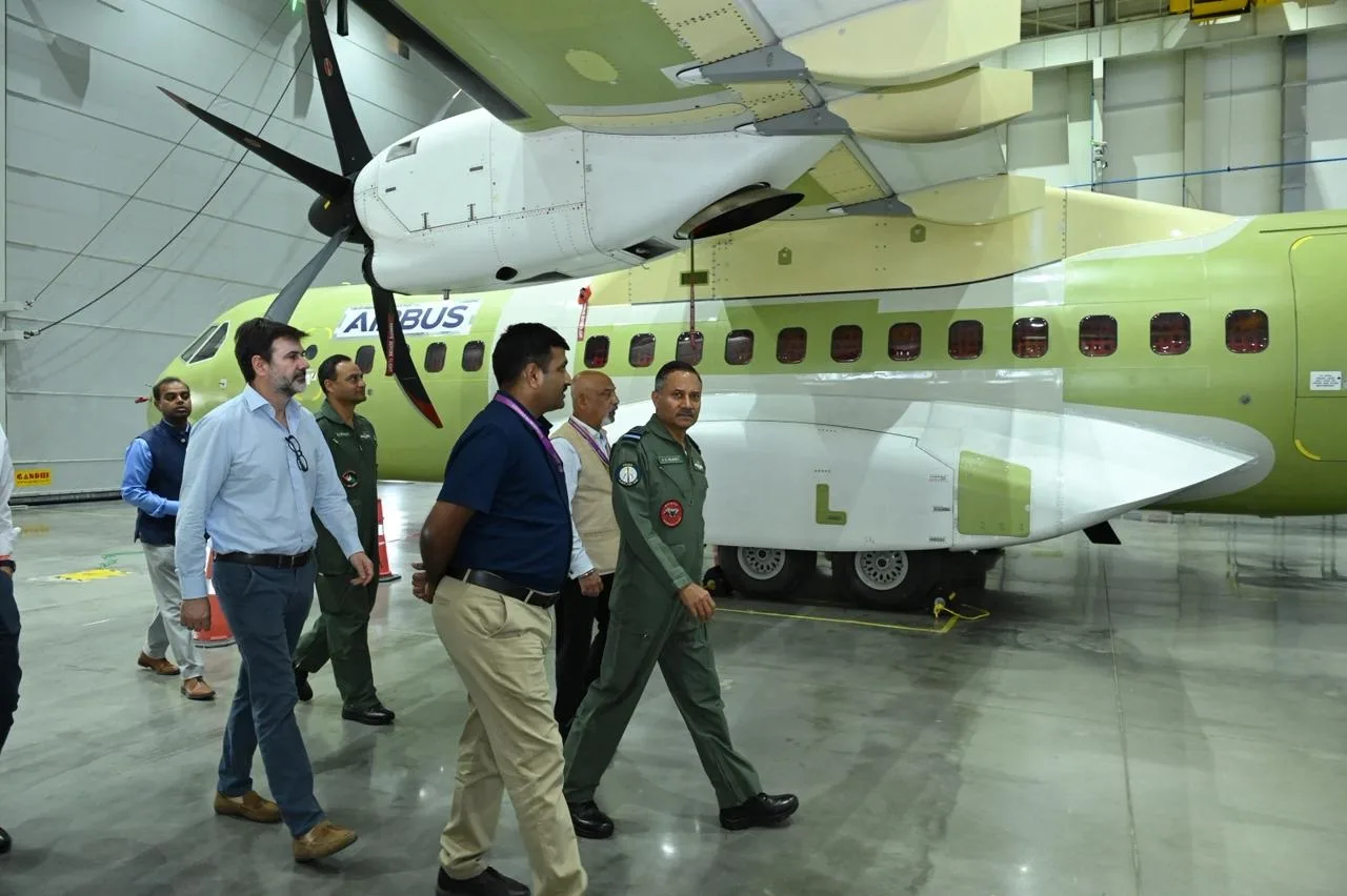 India avanza en la producción local del transporte militar C-295 con ensamblaje en Vadodara