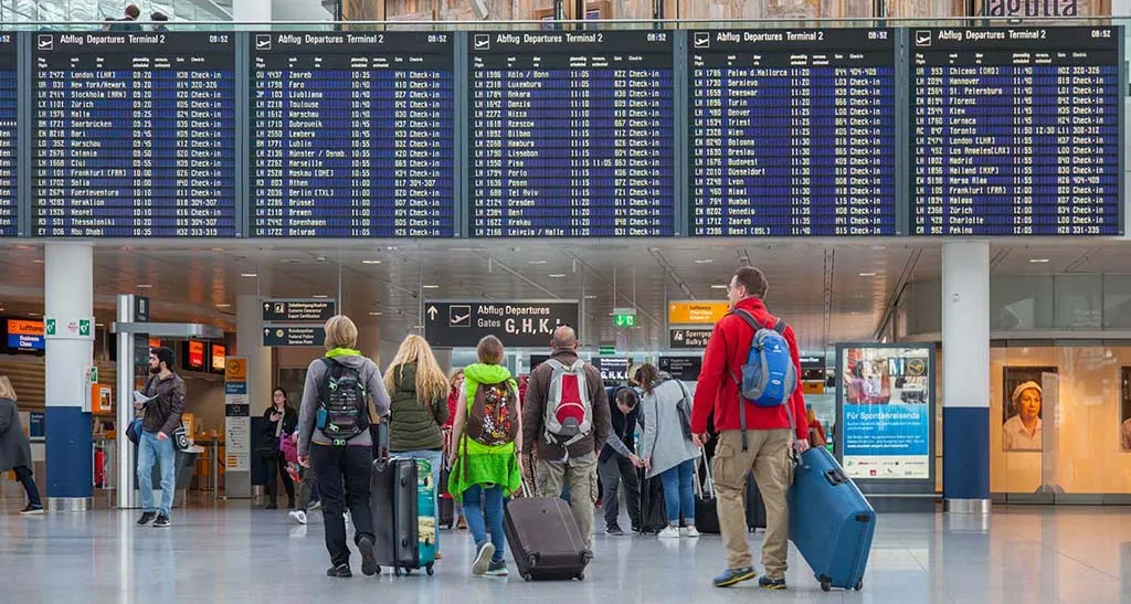 La UE asegura que no hay riesgo inmediato de escasez de queroseno para aerolíneas