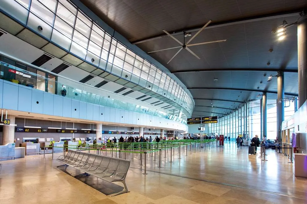 Más de 28 millones de pasajeros pasaron por aeropuertos de Aena en abril