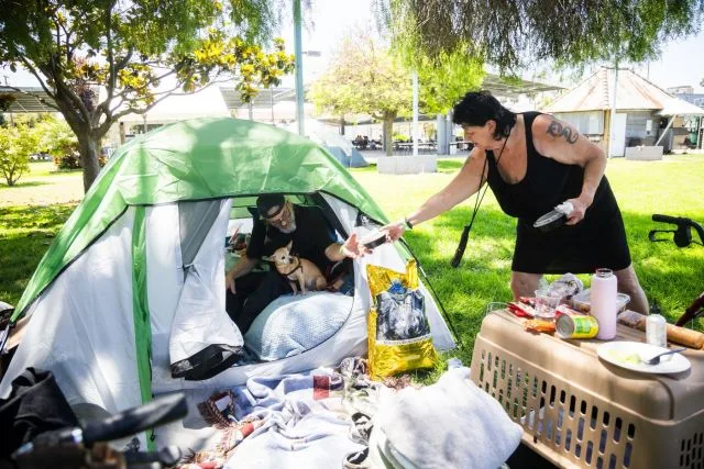 Miles de evacuados mantienen alejados sus hogares en California pese a que disminuye el riesgo de explosión