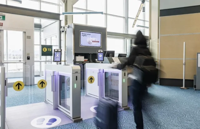 Nuevo sistema de reconocimiento facial agiliza el embarque en el aeropuerto de Vancouver
