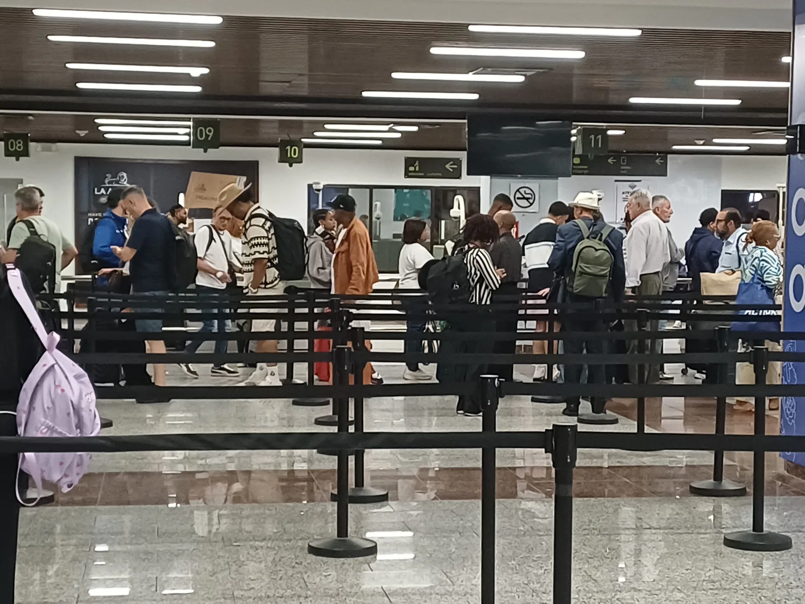 Refuerzan controles en aeropuertos dominicanos ante alerta mundial por brote de ébola