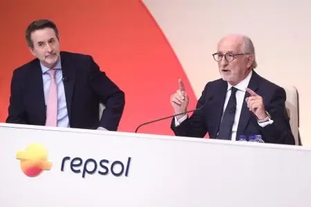 Repsol asegura el suministro de queroseno en España tras invertir más de 1.500 millones por la crisis en Irán