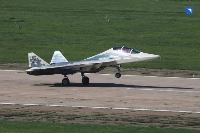 Rusia inicia pruebas clave del Su-57 con doble cabina para operaciones avanzadas