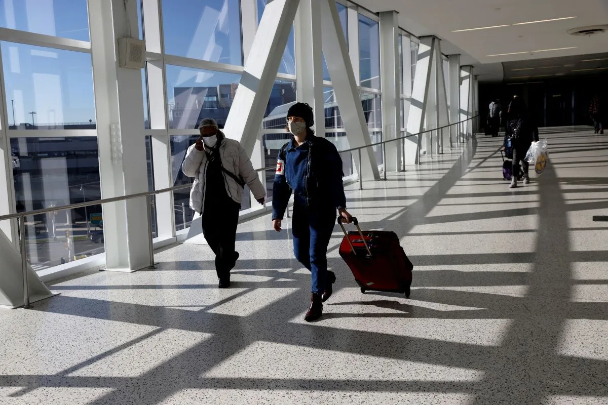 Tiempos moderados en controles de seguridad en el aeropuerto JFK durante lunes con mayor movimiento