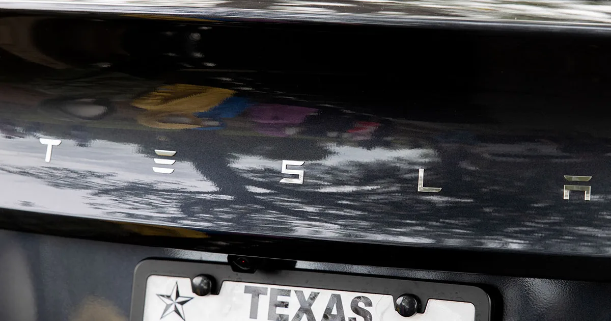 Abren investigación federal por choque mortal de un Tesla en Texas