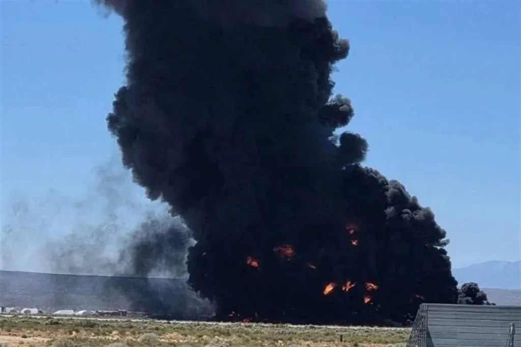 Accidente de bombardero B-52 en base militar de California causa ocho muertos