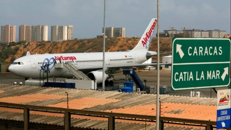 Aerolíneas que operan en Venezuela deberán pagar el combustible en cuentas de EE. UU.