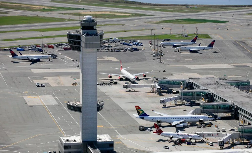 Avión de JetBlue reporta choque con dron cerca de aeropuerto JFK en Nueva York