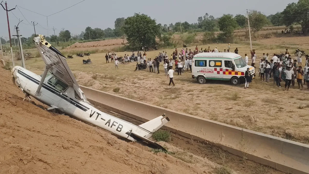 Avioneta de entrenamiento se estrella en Kasganj y deja herida a piloto mujer