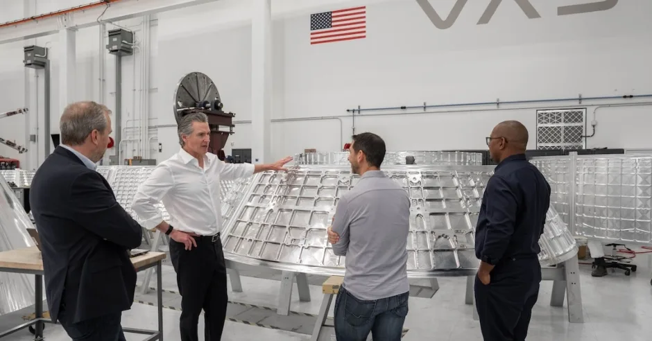 California refuerza su liderazgo en industria aeroespacial con visita a Space Beach