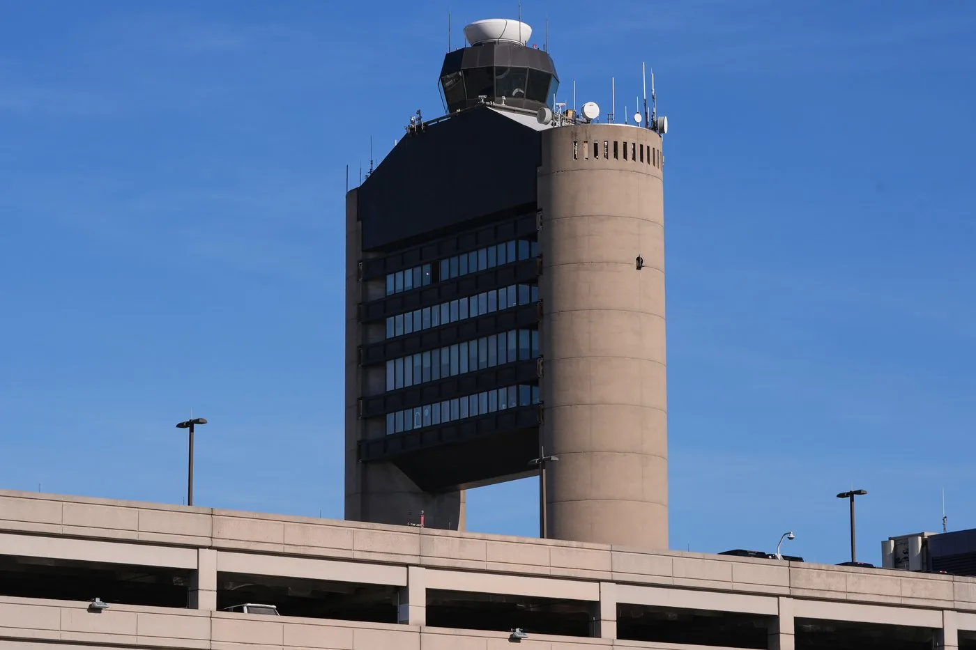 Cerca de 90 metros separaron a dos aviones en incidente que obligó a vuelo de Delta a abortar aterrizaje en Boston