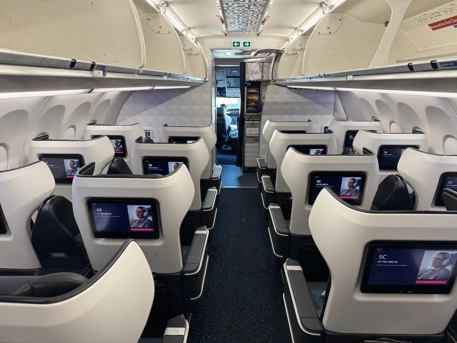 Delta retoma vuelo directo entre Los Ángeles y Newark sin asientos lie-flat