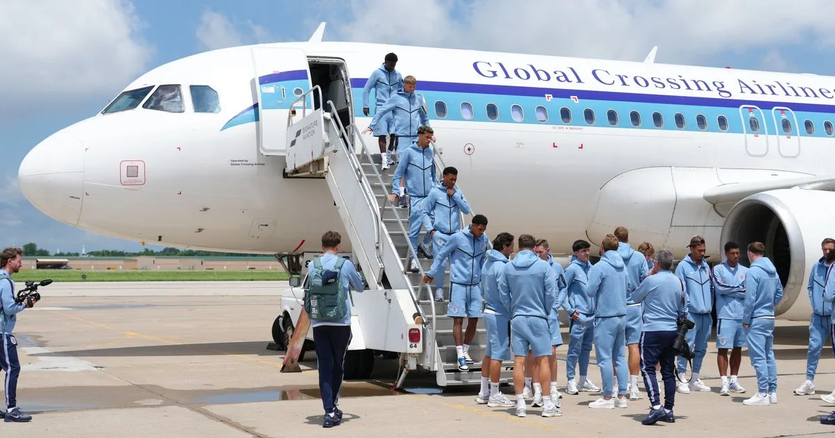 Inglaterra enfrenta polémica por usar un avión vinculado a las deportaciones de ICE en el Mundial