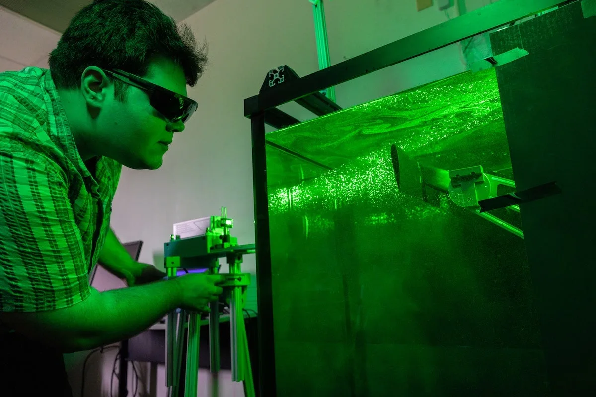 Investigadores de UCF analizan el diseño de alas para mejorar drones anfibios
