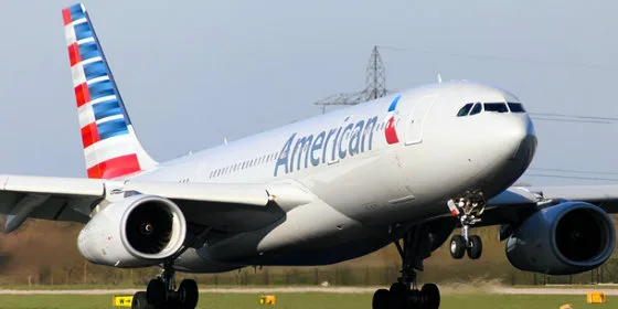 Pasajero ataca a otro a bordo y genera alarma en vuelo de American Airlines