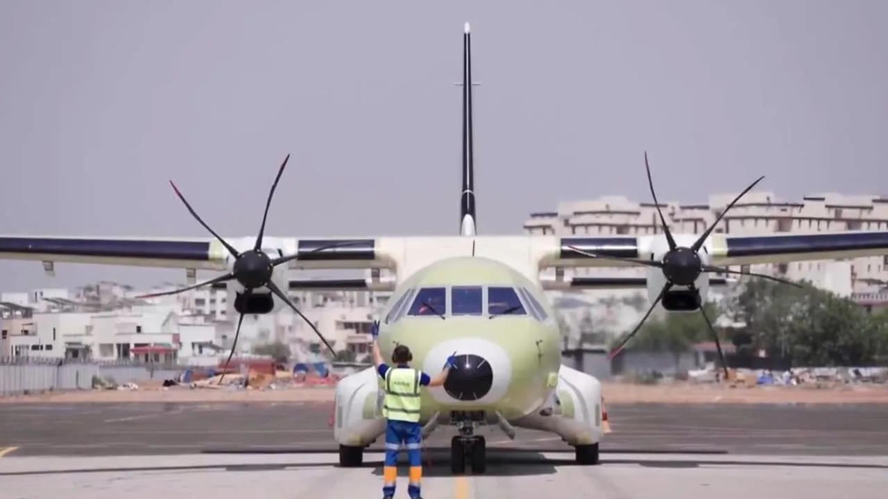 Primer avión de transporte C295 “Hecho en India” completa su vuelo inaugural en Gujarat