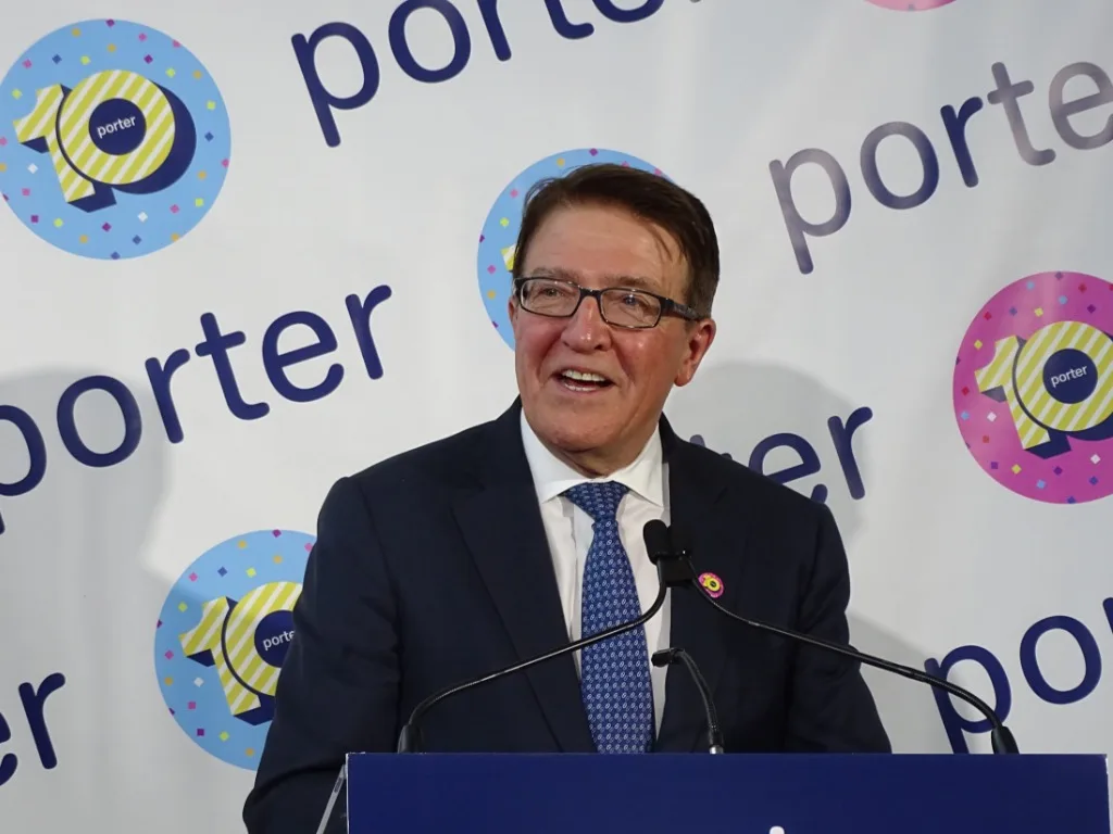 Robert Deluce recibe el Premio W. H. Baxter al Logro de Toda una Vida en Aviación