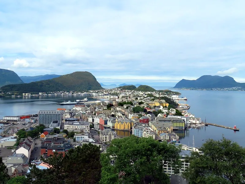 Tarifas económicas de Delta para volar de Portland a Ålesund con opciones flexibles