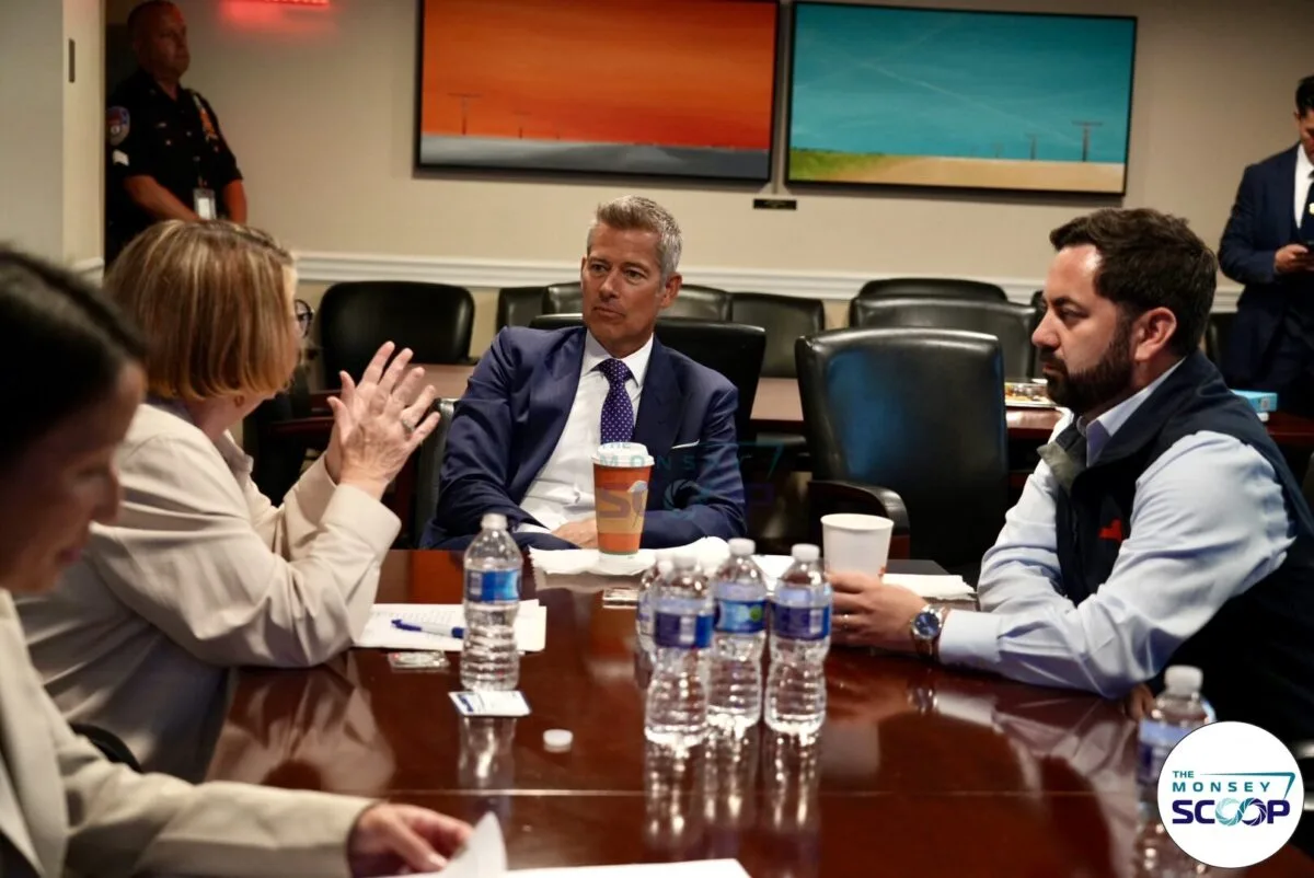 Visita oficial en Westchester destaca inversión federal para modernizar aeropuerto