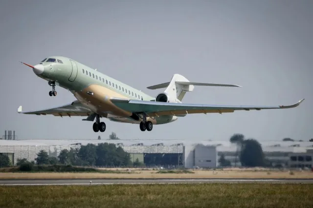 Dassault Falcon 10X realiza su vuelo inaugural y abre nueva etapa en jets ejecutivos