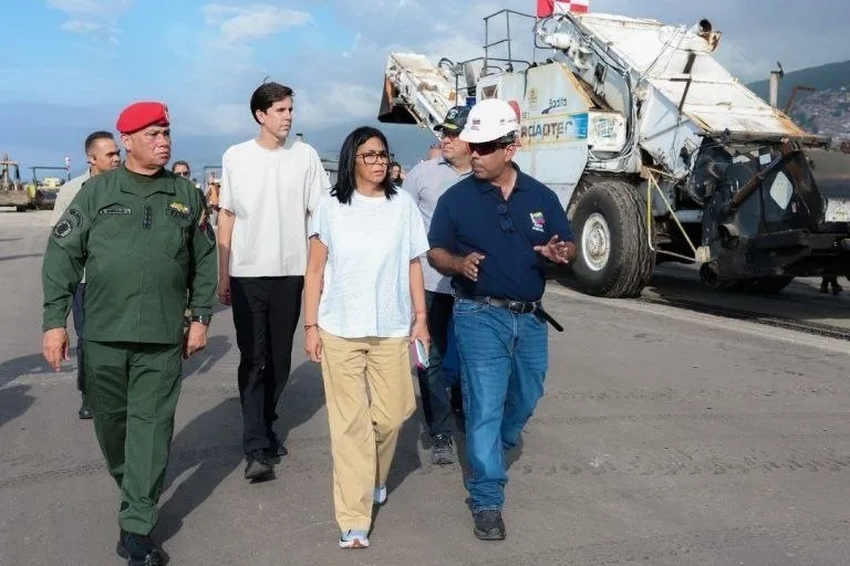 Delcy Rodríguez ordena plan inmediato para reactivar vuelos comerciales en Maiquetía