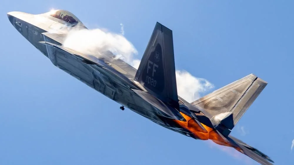 El motor F119 de Pratt & Whitney supera un millón de horas de vuelo con el F-22 Raptor