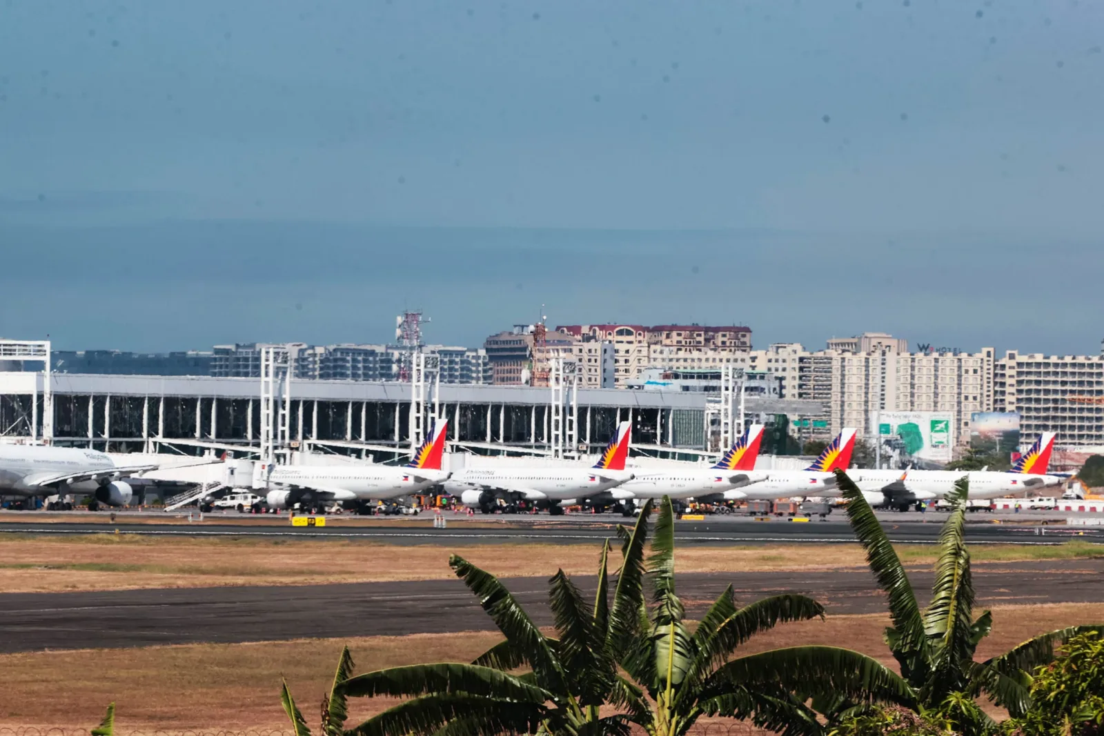 Investigan colisión en tierra entre avión de Saudia y aeronave de Philippine Airlines en Naia