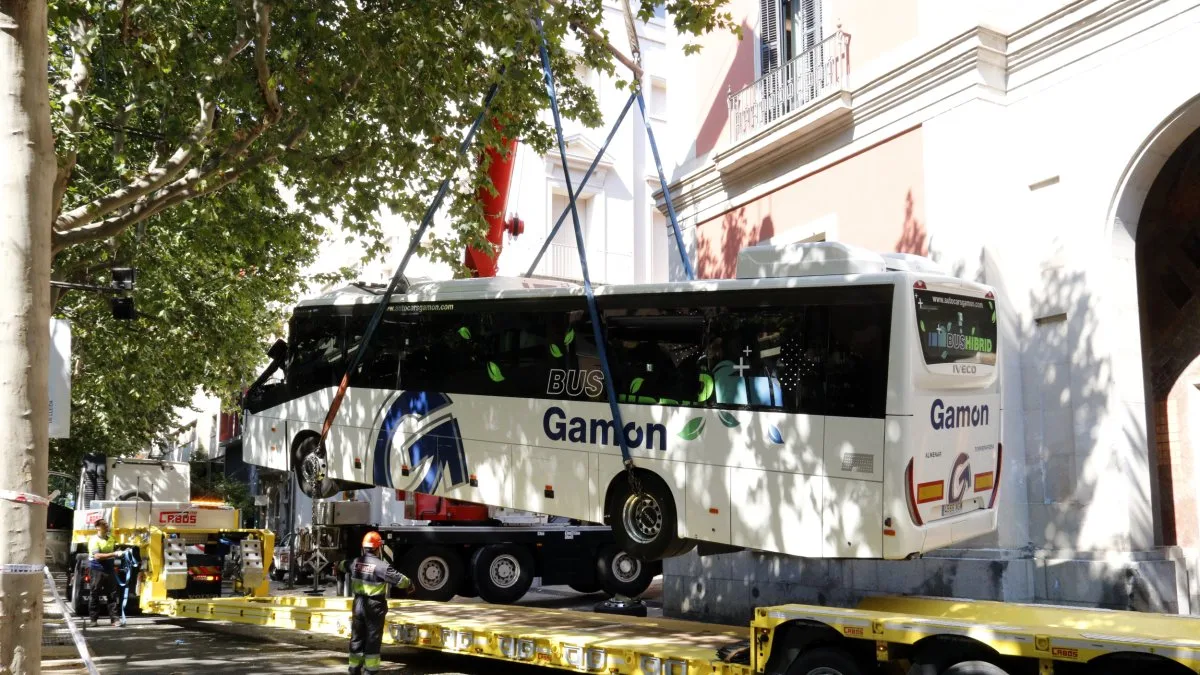 Reabren la rambla de Ferran en Lleida tras accidente de autobús con 44 heridos