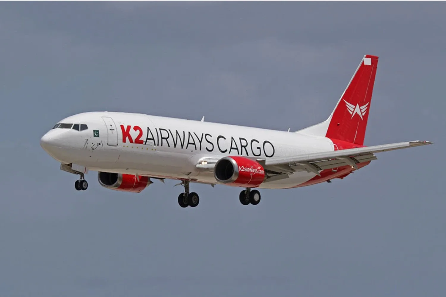 Recuperan restos del Boeing 737 de K2 Airways tras accidente en el mar Arábigo