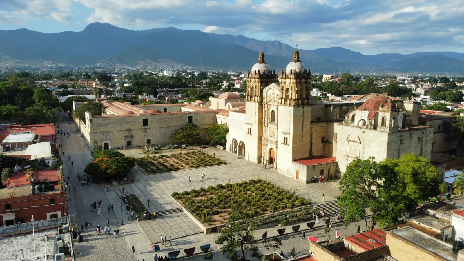 Volaris inicia vuelos directos entre Querétaro y Oaxaca para impulsar conectividad regional